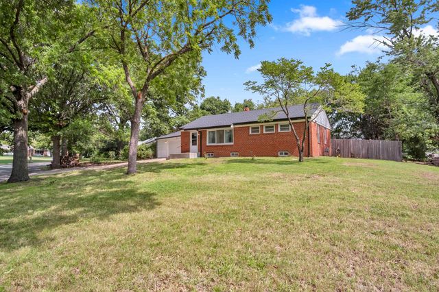 870 S Watson Ln, Wichita, KS 67207