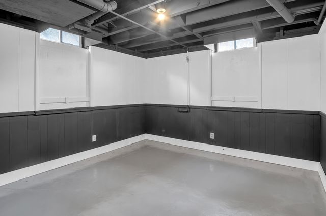 870 S Watson Ln, Wichita, KS 67207