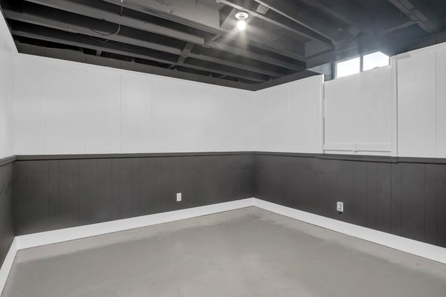 870 S Watson Ln, Wichita, KS 67207