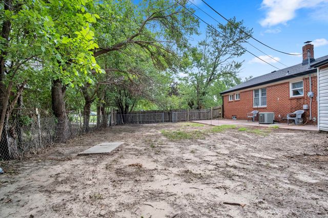 870 S Watson Ln, Wichita, KS 67207