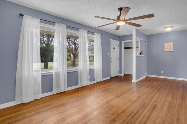870 S Watson Ln, Wichita, KS 67207