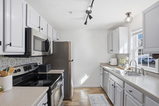 147 Constitution Dr 147, Fitchburg, MA 01420