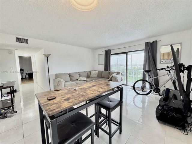 505 S Pine Island Rd 407B, Plantation, FL 33324