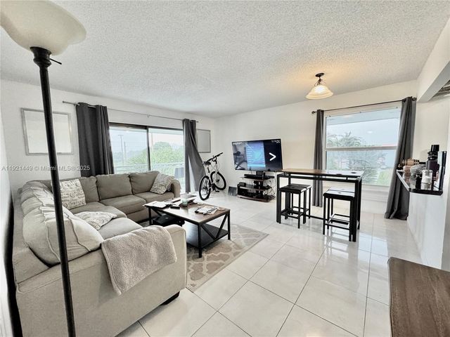 505 S Pine Island Rd 407B, Plantation, FL 33324