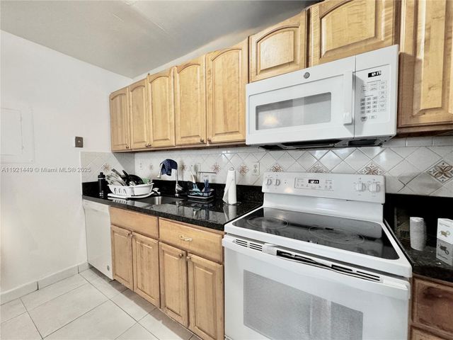 505 S Pine Island Rd 407B, Plantation, FL 33324