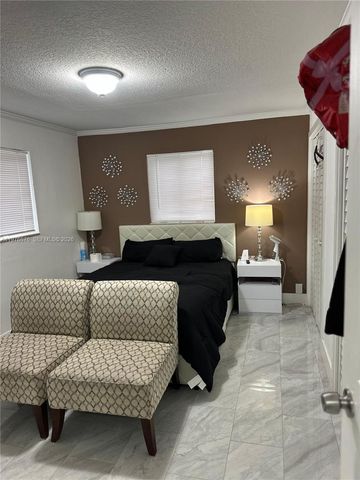 5710 Douglas St, Hollywood, FL 33021