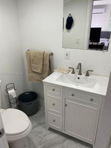 5710 Douglas St, Hollywood, FL 33021