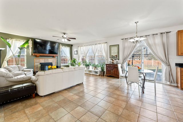 2022 Torino Drive, Elgin, IL 60123