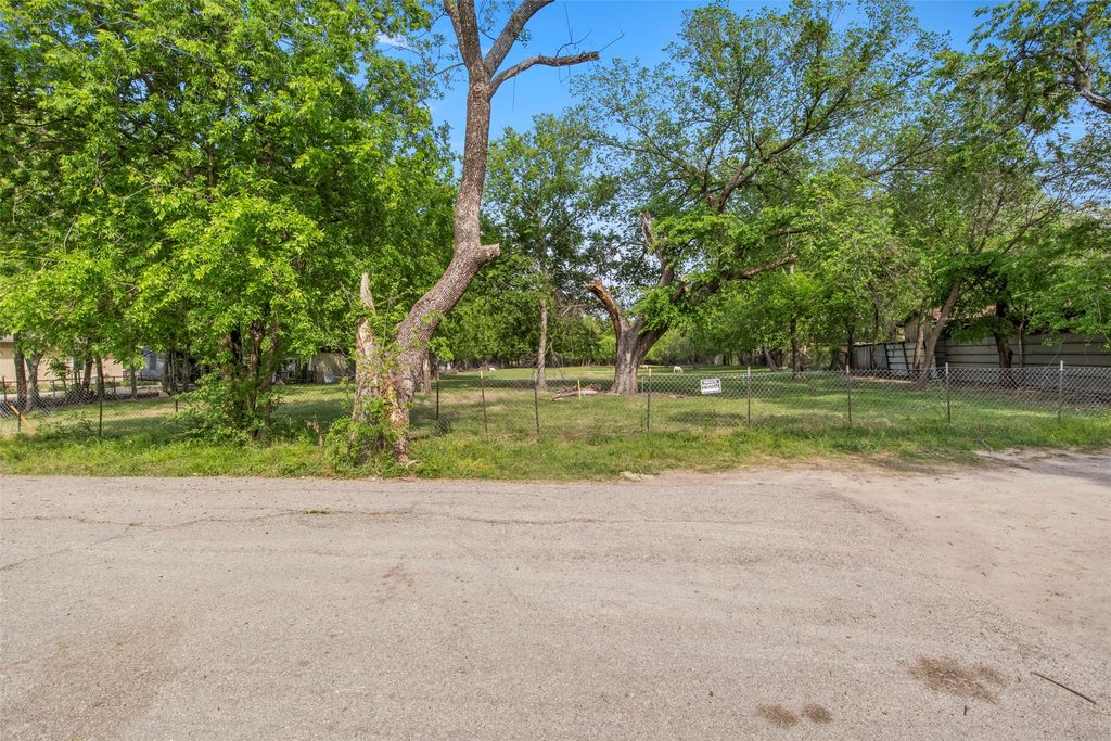 2820 Namur Street, Dallas, TX 75227