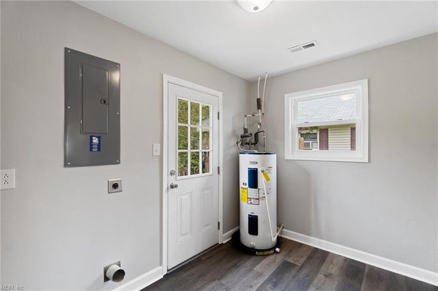 2916 Knight RD, Chesapeake, VA 23323