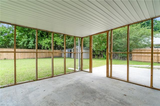 2916 Knight RD, Chesapeake, VA 23323