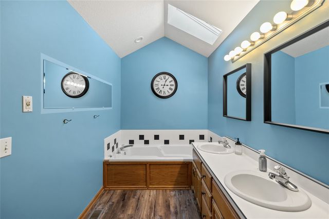 1402 NW Parkridge Place, Ankeny, IA 50023