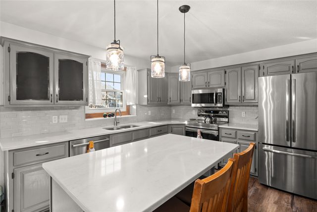 1402 NW Parkridge Place, Ankeny, IA 50023