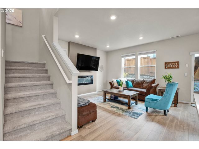 3758 Sw REDFERN Ave, Gresham, OR 97080