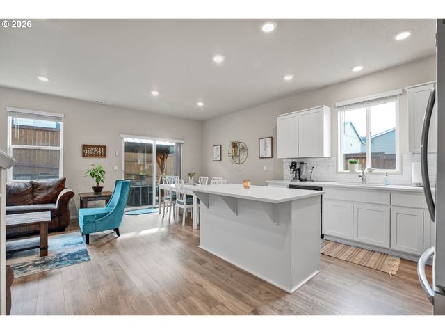 3758 Sw REDFERN Ave, Gresham, OR 97080