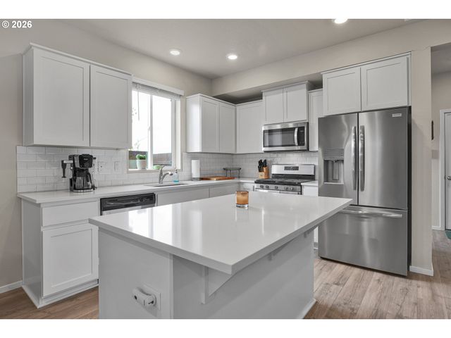 3758 Sw REDFERN Ave, Gresham, OR 97080