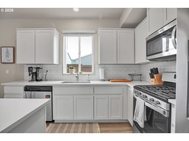 3758 Sw REDFERN Ave, Gresham, OR 97080