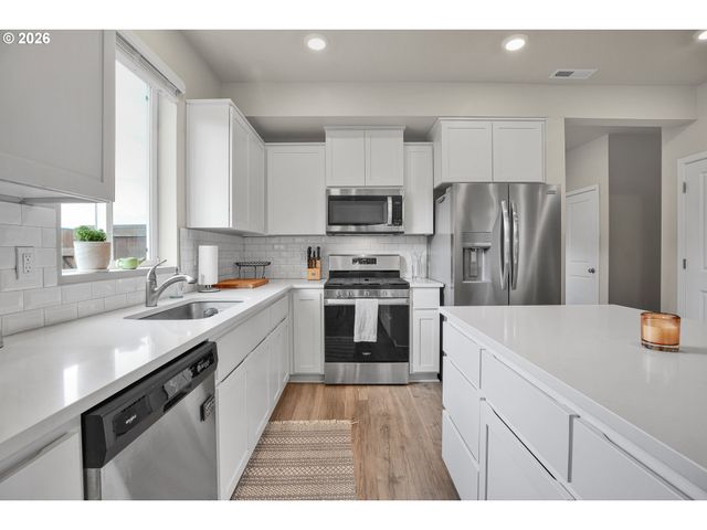 3758 Sw REDFERN Ave, Gresham, OR 97080