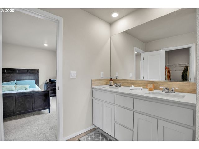 3758 Sw REDFERN Ave, Gresham, OR 97080