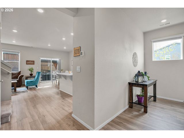 3758 Sw REDFERN Ave, Gresham, OR 97080