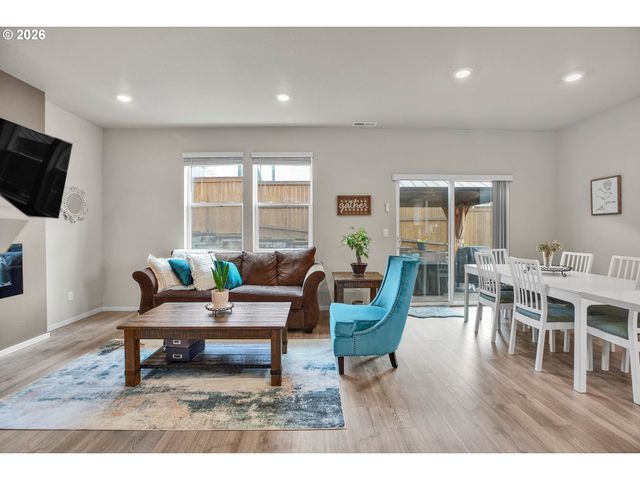 3758 Sw REDFERN Ave, Gresham, OR 97080