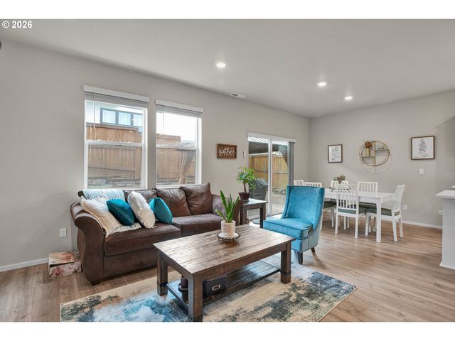 3758 Sw REDFERN Ave, Gresham, OR 97080