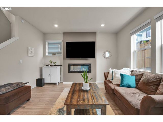 3758 Sw REDFERN Ave, Gresham, OR 97080