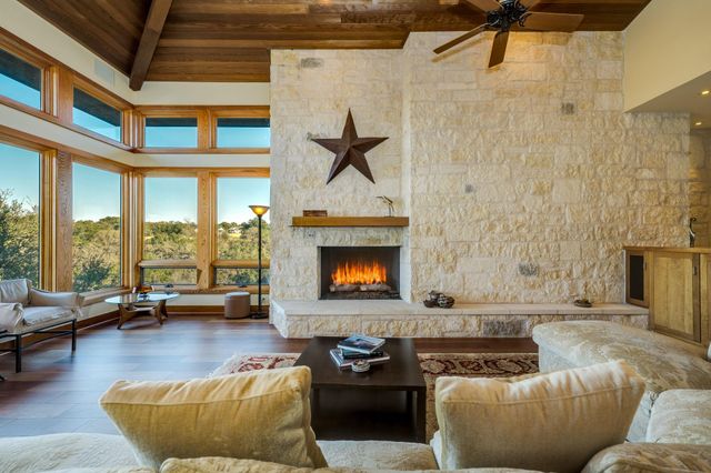 27426 Waterfall Hill PKWY, Spicewood, TX 78669