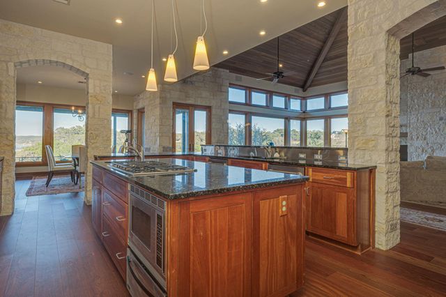 27426 Waterfall Hill PKWY, Spicewood, TX 78669