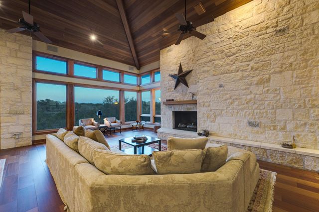 27426 Waterfall Hill PKWY, Spicewood, TX 78669