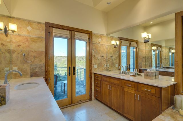 27426 Waterfall Hill PKWY, Spicewood, TX 78669