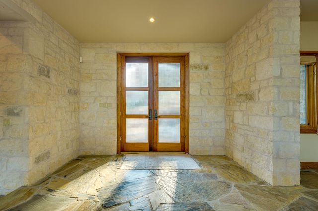 27426 Waterfall Hill PKWY, Spicewood, TX 78669