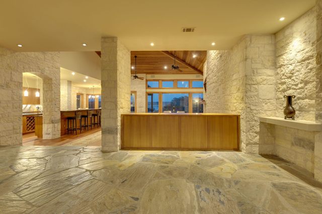 27426 Waterfall Hill PKWY, Spicewood, TX 78669