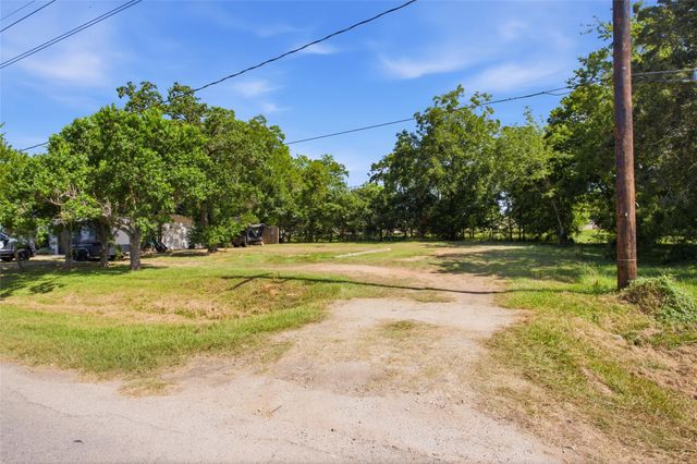 802 Goodson Road, Magnolia, TX 77355