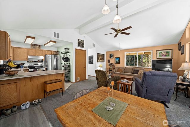 161 N Duckabush Loop, Hoodsport, WA 98548