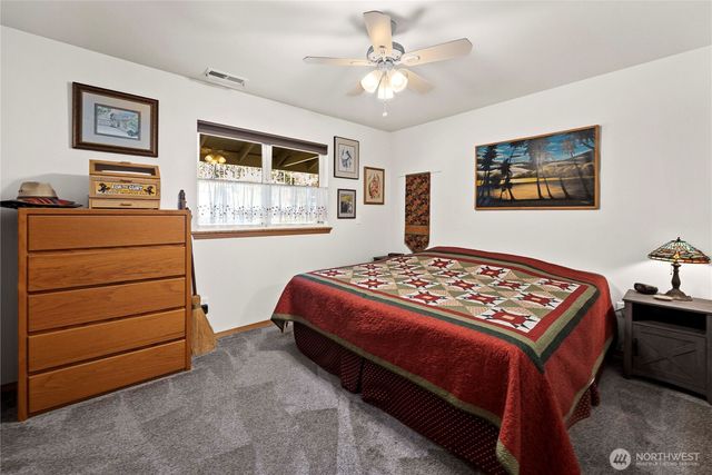 161 N Duckabush Loop, Hoodsport, WA 98548