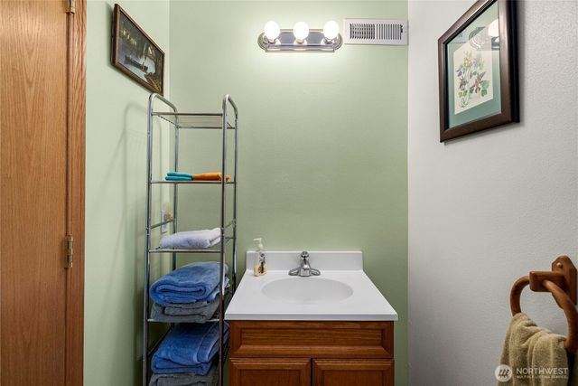 161 N Duckabush Loop, Hoodsport, WA 98548
