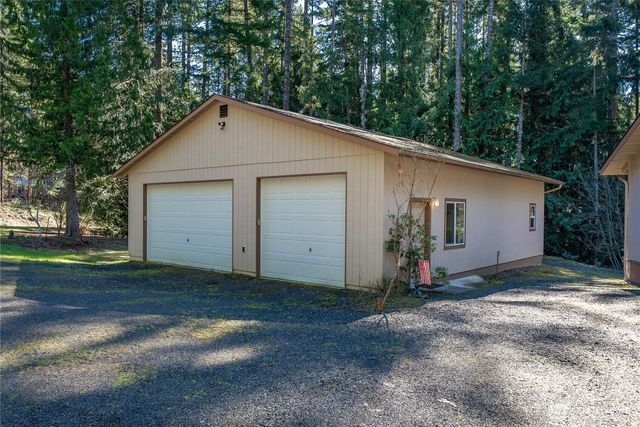 161 N Duckabush Loop, Hoodsport, WA 98548