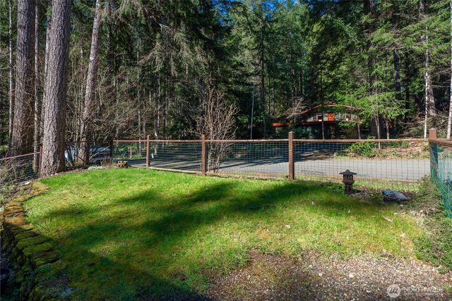161 N Duckabush Loop, Hoodsport, WA 98548