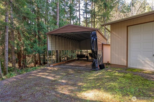 161 N Duckabush Loop, Hoodsport, WA 98548