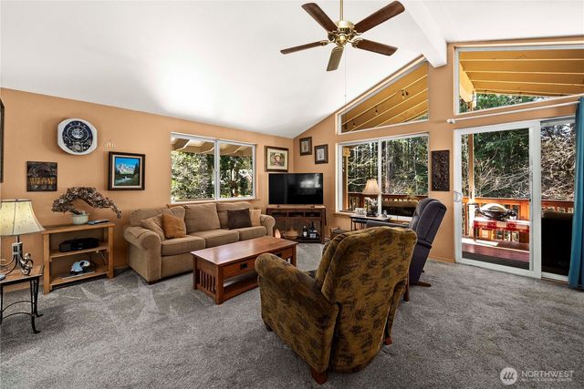 161 N Duckabush Loop, Hoodsport, WA 98548