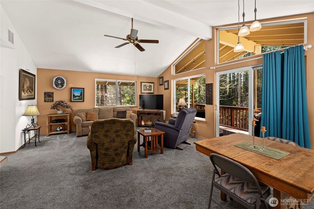 161 N Duckabush Loop, Hoodsport, WA 98548