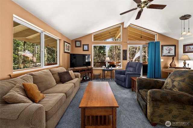 161 N Duckabush Loop, Hoodsport, WA 98548