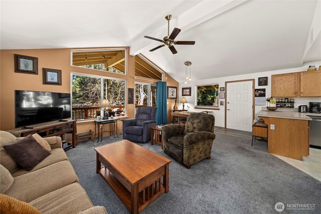 161 N Duckabush Loop, Hoodsport, WA 98548
