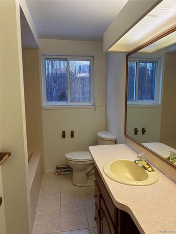 6099 Brookwood Drive, Burton, MI 48509