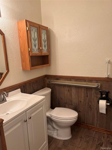 6099 Brookwood Drive, Burton, MI 48509