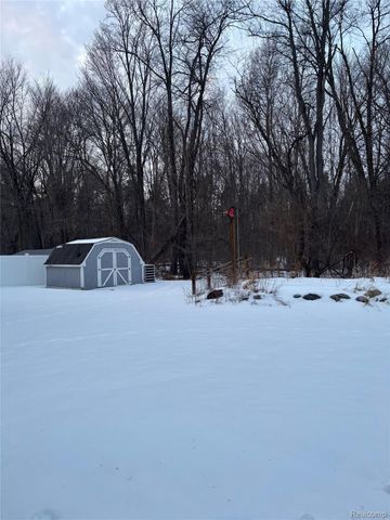 6099 Brookwood Drive, Burton, MI 48509