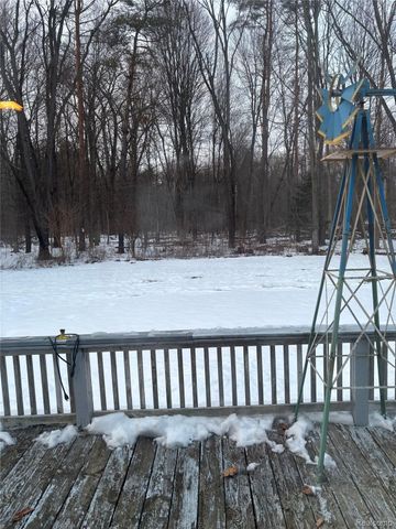 6099 Brookwood Drive, Burton, MI 48509