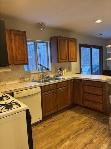 6099 Brookwood Drive, Burton, MI 48509