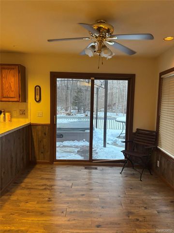 6099 Brookwood Drive, Burton, MI 48509